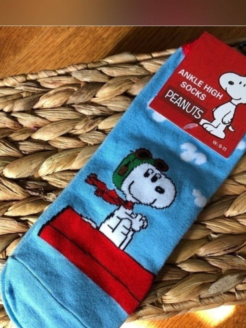Peanuts Ankle High Socks: Snoopy High Flying in size Women's 9-11 NWT's